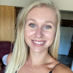 Meet your Posher, Courtney